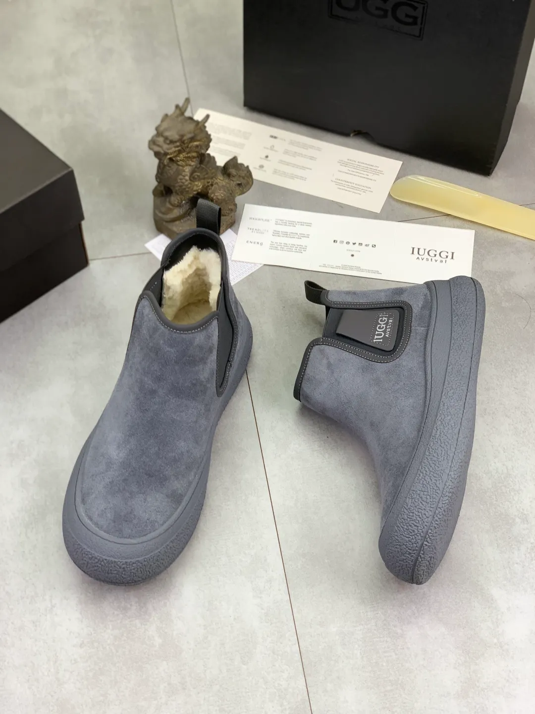 Men's men's shoes 💰P560 New arrival 🆕🆕🆕 IUGGI A pair of handsome Martin boots that want to be "welded" to the feet. Sheep fur lining is comfortable and warm. The anti-slip performance is even better. Matte cowhide with super comfortable stretch velvet. ➕Fine handmade stitching to keep your feet from freezing in the winter. Must be arranged! Perfectly interpreting the essence of Chelsea, trendy and fashionable, casual and versatile. Size: 39-44